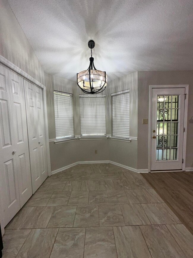 Building Photo - 517 Oak Chase Dr