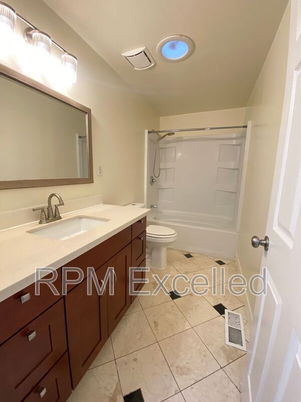 Building Photo - 3216 S 208th St