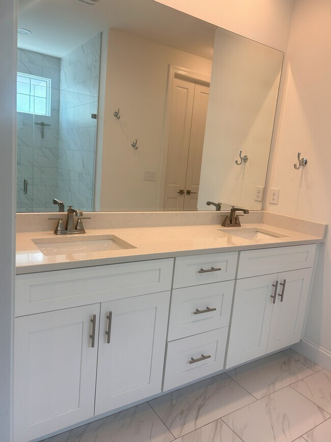 Building Photo - 14 Conifer Ct