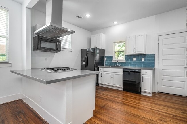 Building Photo - 2311 Lee St