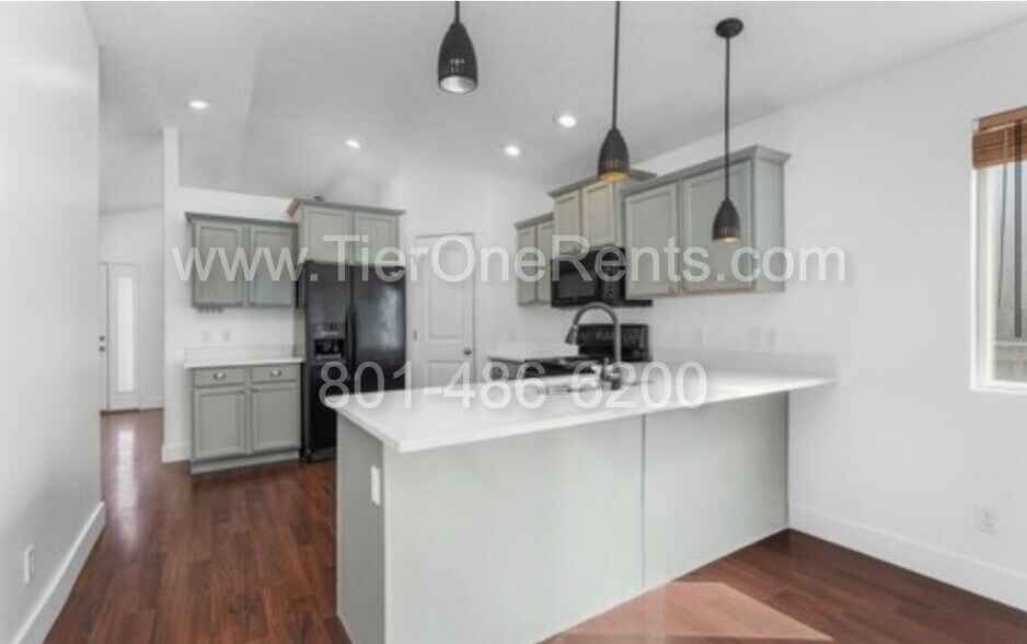 Building Photo - **HALF OFF First Months Rent**