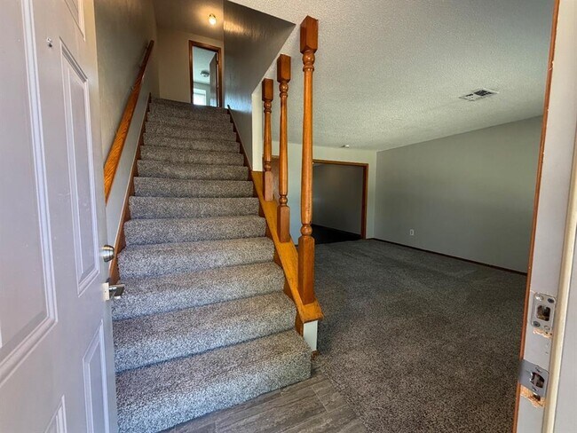 Building Photo - 2616 Elwood Dr