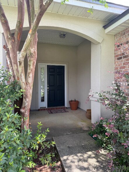 Building Photo - 474 JJ Ln