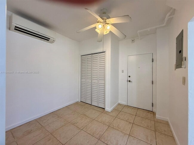 Building Photo - 901 Collins Ave