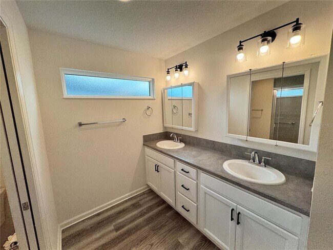 Building Photo - 854 Morley Ave