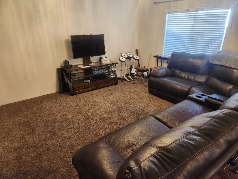 Building Photo - 1846 Stallion Ln