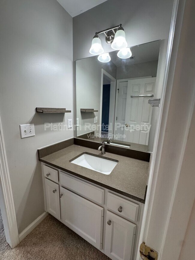 Building Photo - 425 Water Shadow Ln