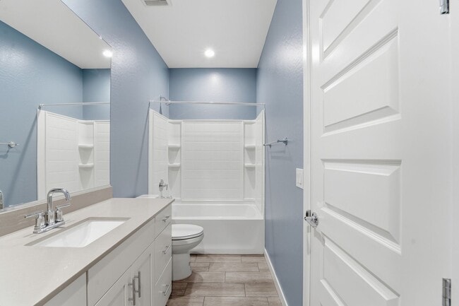 Building Photo - ** Like new Luxurious Modern townhome with 2 Master Suits in Warner Meadows**