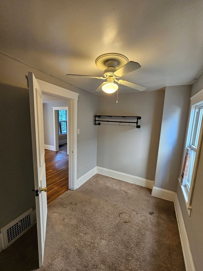 Building Photo - Spacious 2 Bedroom in Tremont!!!