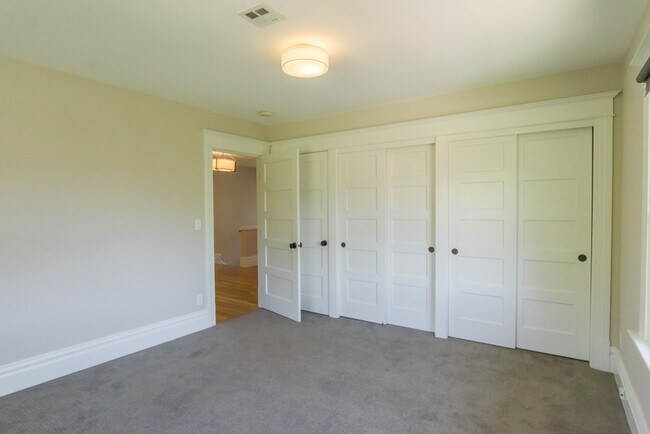 Building Photo - 6bd/3.75ba Seattle Home