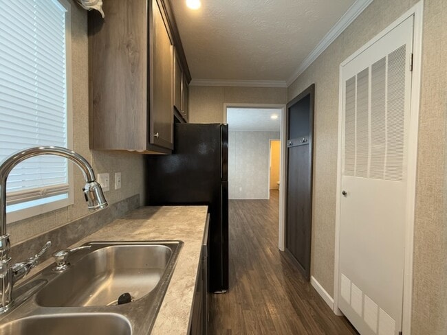 Building Photo - 38064 Leverette Ave