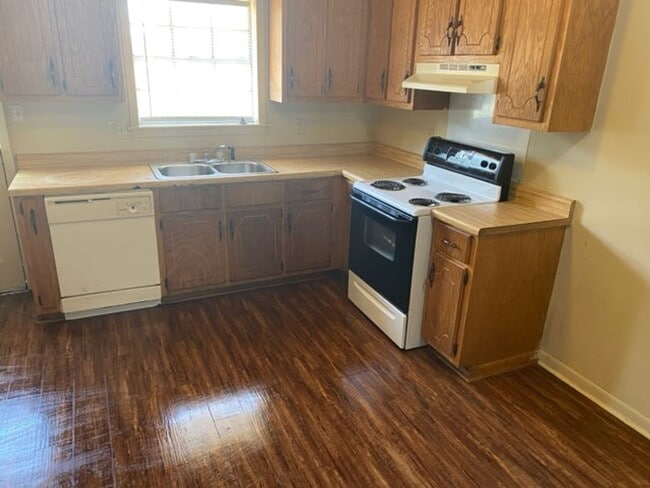 Building Photo - Monthly Paid Rent