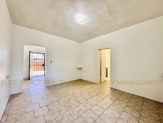 Building Photo - 2454 N Treat Ave