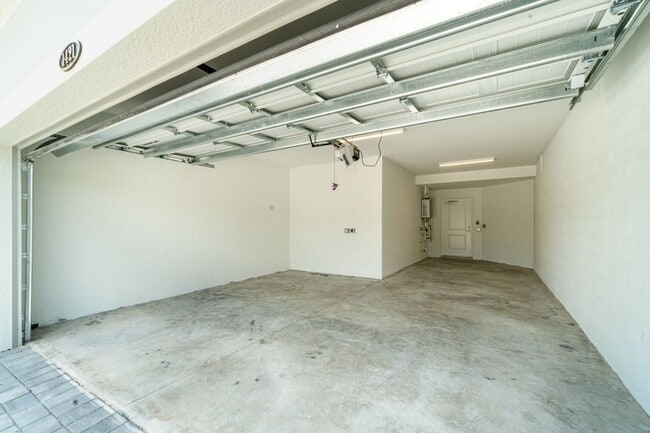 Building Photo - 15194 Bluffton Ln