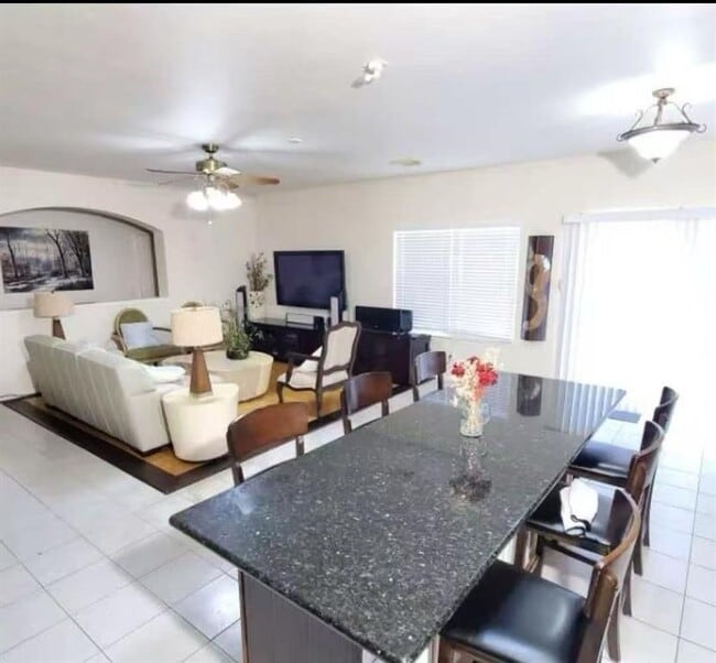 Building Photo - 2019 Bluffton Ln