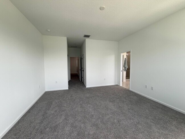 Building Photo - 4402 Longwood Lake Sq