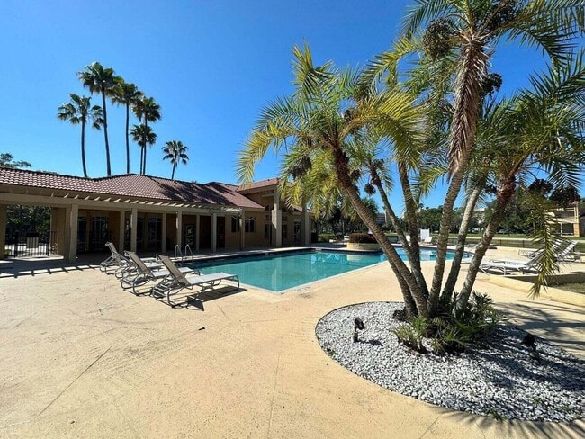 Building Photo - 4815 Via Palm Lakes