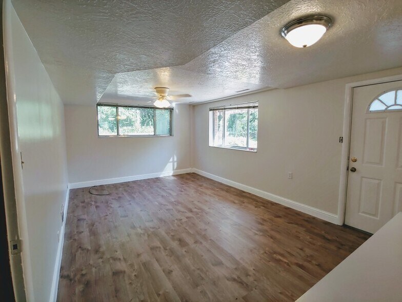 Building Photo - 1177 E 500 N