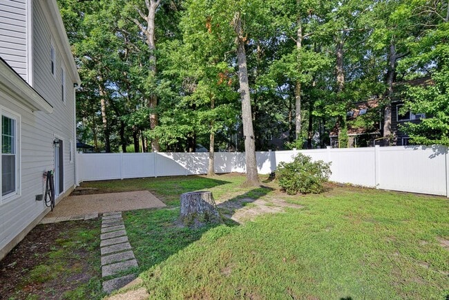 Building Photo - Cute Two Story With Nice Upgrades
