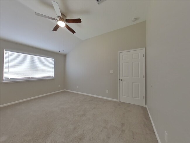 Building Photo - 423 Lazy Ln