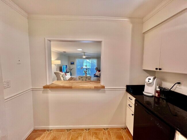Building Photo - 800 Coquina Ln