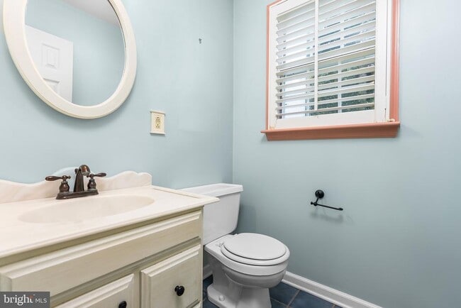 Building Photo - 607 E Wheel Rd