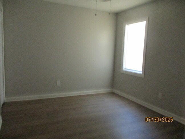 Building Photo - 321 Oak St