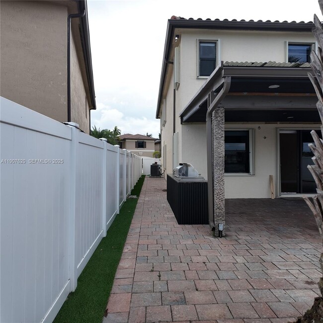 Building Photo - 8618 W 33rd Ave