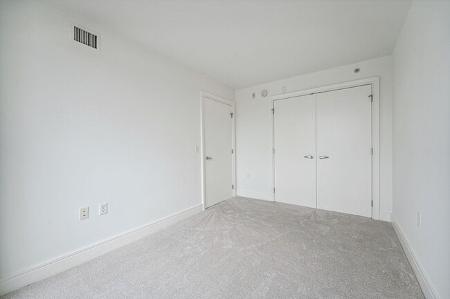 Building Photo - Concierge Building! Available Now! Electri...