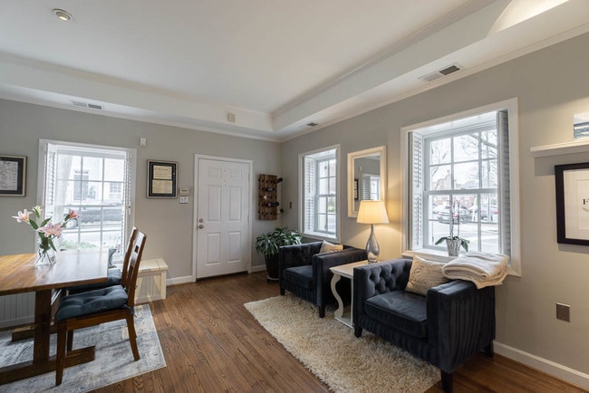 Building Photo - 800 Wolfe St