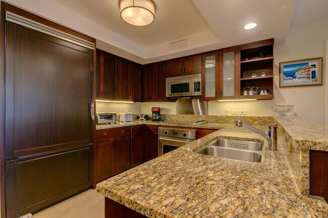 Building Photo - Fully Furnished 2 bedroom in Waikiki! One-...