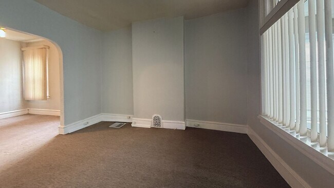 Building Photo - 5652 Addison St