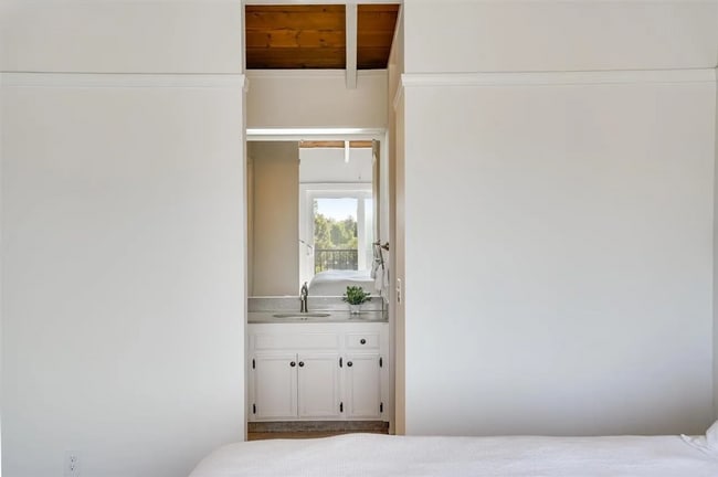 Building Photo - Spacious 1,550 Sq Ft Townhome | 2-Car Garage & High Ceilings w/ Exposed Beams