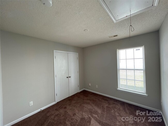 Building Photo - 3335 Alderknoll Ct