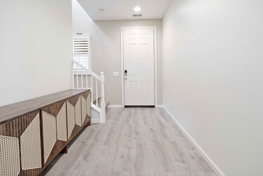 Building Photo - 1224 Los Olivos Street