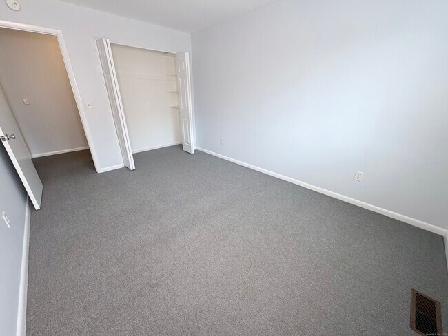 Building Photo - 14 Newtown Rd