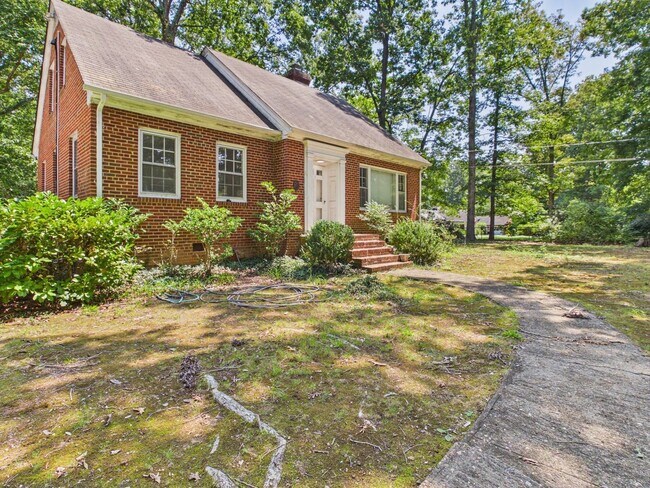 Building Photo - 2253 Brookwood Rd