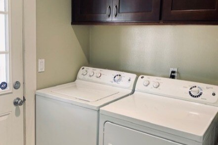 Laundry room with new appliances - 926 N Maple St