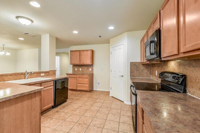 Building Photo - 516 Lark St