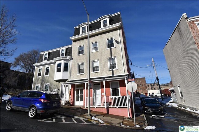 Primary Photo - 433 Ferry St