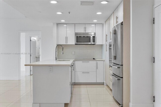 Building Photo - 1250 S Miami Ave