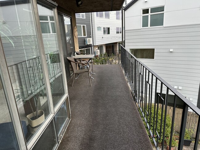 Building Photo - Furnished Condo in Seattle 2 beds and 3 ba...