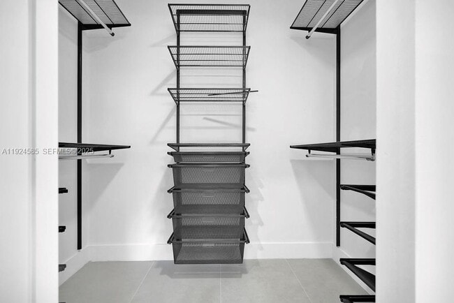 Building Photo - 117 NE 20th St