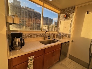 Kitchen with dishwasher and coffee area - 444 Nahua St