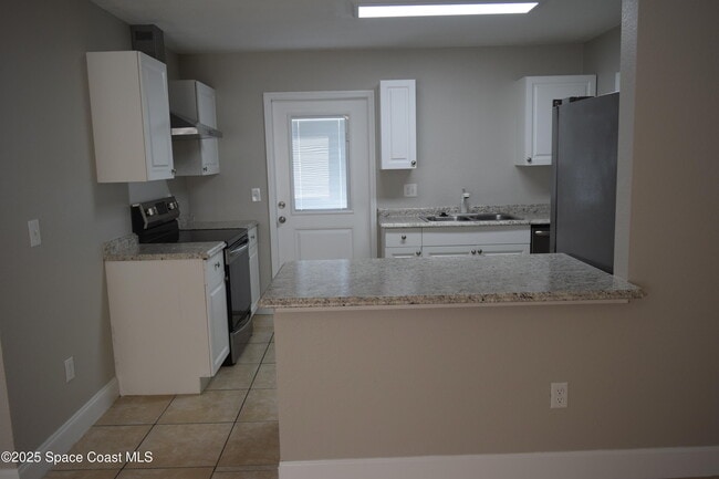 Building Photo - 1657 Norwood St NE