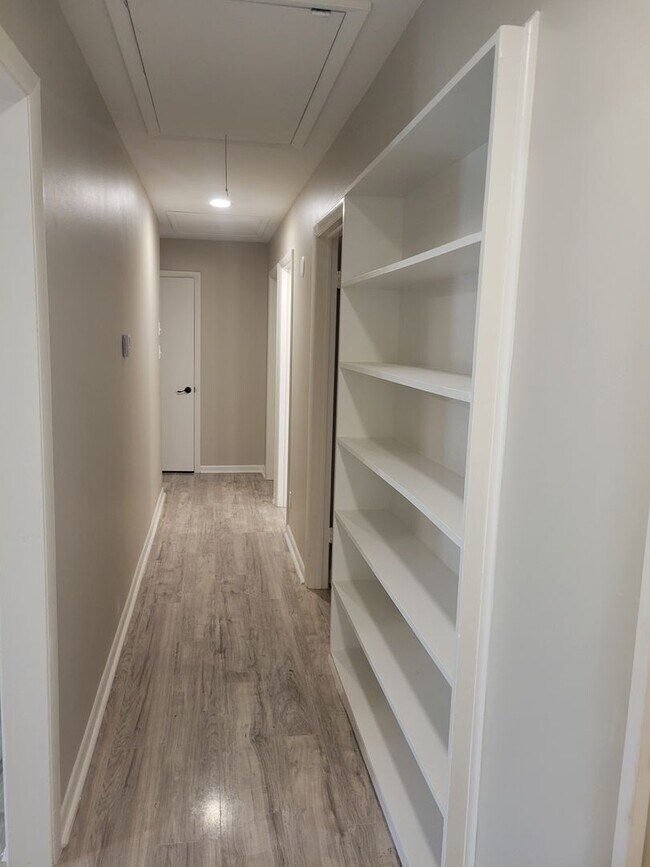Building Photo - Spacious & Versatile Living in a Prime Location!