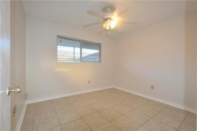 Building Photo - 3030 Edenborn Ave