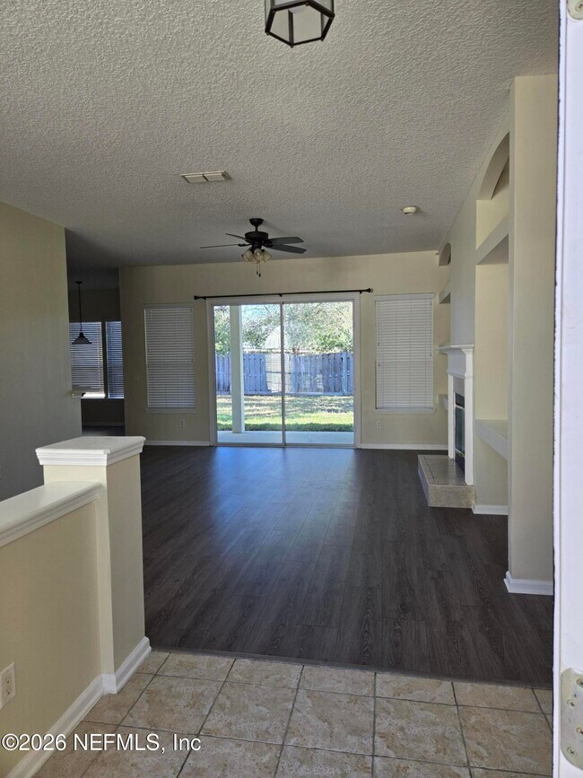 Building Photo - 1928 W Willow Branch Ln