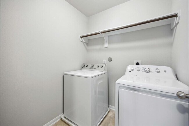 Building Photo - 21103 Fox Burrow Trail