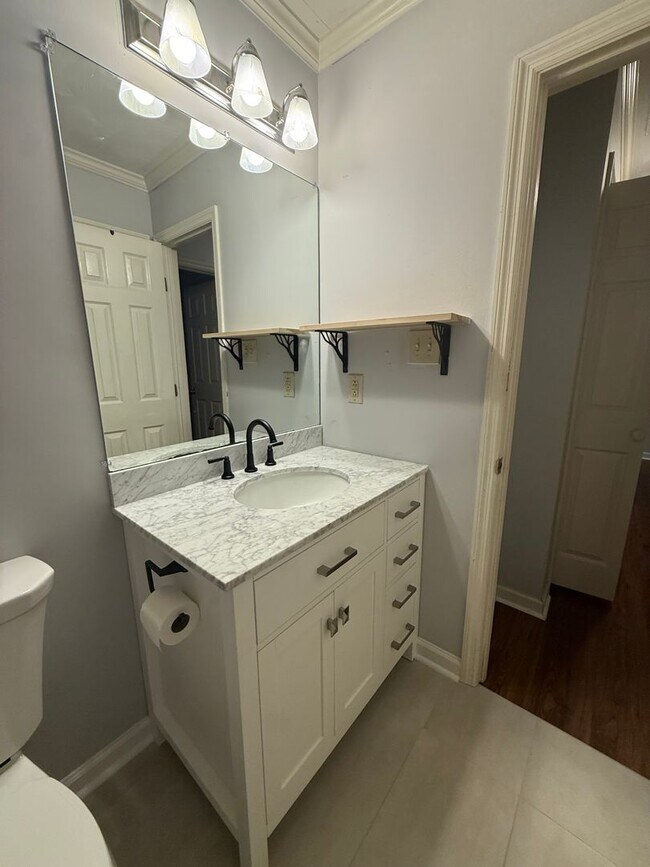 Building Photo - Welcome to this stunning 3-bedroom, 2.5-ba...